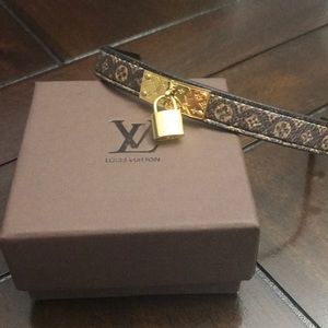 LV Lock Me leather bracelet 19